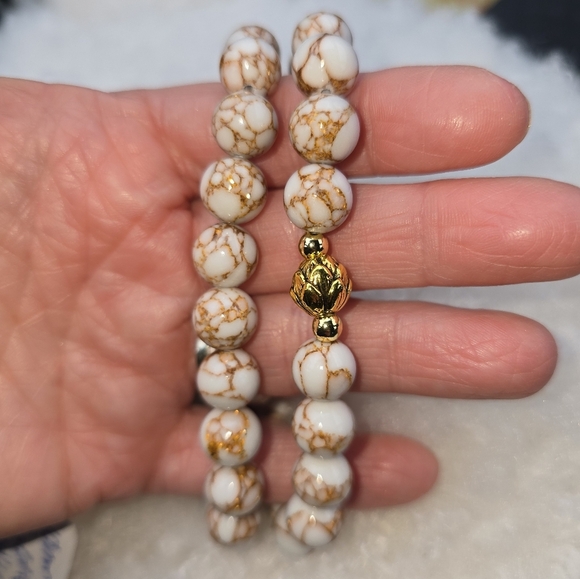 10mm Gold And White Howlite Bracet - Picture 4 of 12